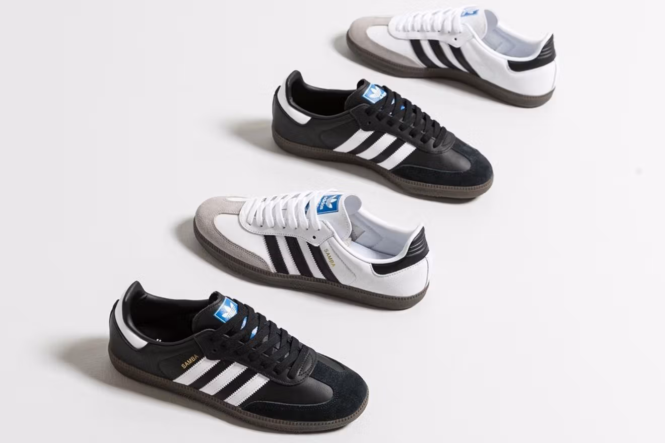 So sánh giày sneaker trắng và đen